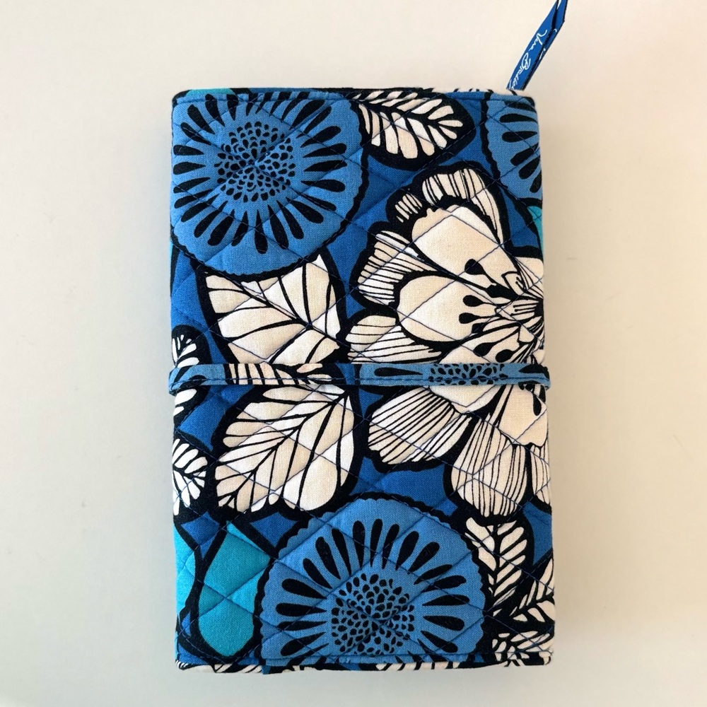 VERA BRADLEY All Wrapped Up Jewelry Roll Travel Organizer Blue Bayou Pattern - Picture 2 of 11